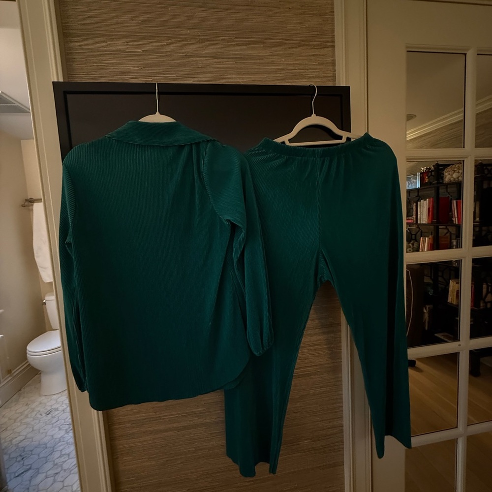 Ro & De Green Wide Leg Pants & Top Set